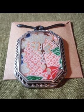 Handmade Floral Pattern Pendant Necklace